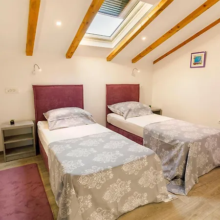 Σπίτι διακοπών Luxurious In With Sauna Σπλιτ