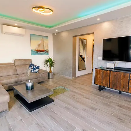 Luxurious In With Sauna Будинок відпочинку