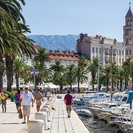 Luxurious In With Sauna Будинок відпочинку Спліт