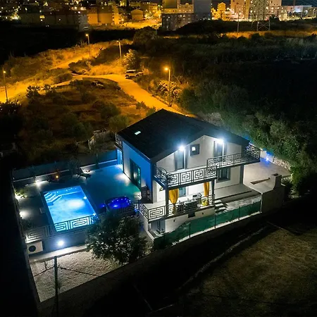 Luxurious In With Sauna Будинок відпочинку *