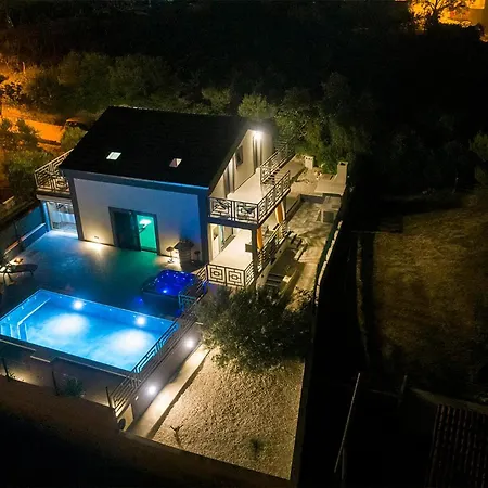 Будинок відпочинку Luxurious In With Sauna