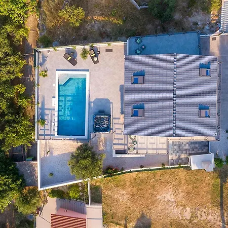 Luxurious In With Sauna *