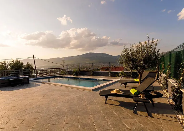 Luxurious In With Sauna Split