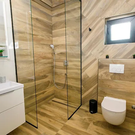 Luxurious In With Sauna سبليت